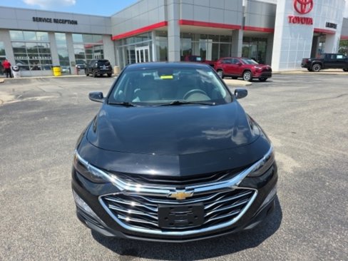 Used 2020 Chevrolet Malibu LT image 2