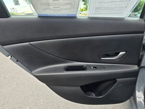 Used 2022 Hyundai Elantra SE w/ Cargo Package image 8
