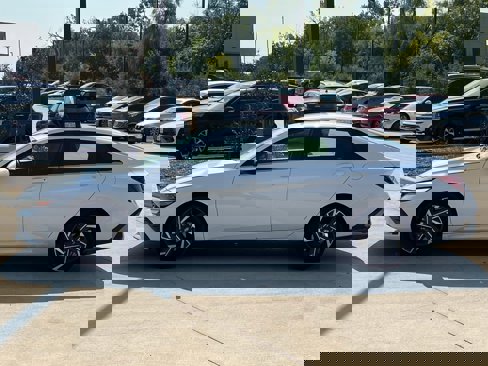 Certified 2025 Hyundai Elantra SEL image 6
