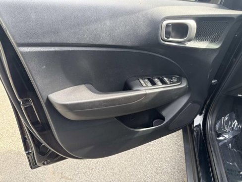 Used 2021 Hyundai Venue SE image 16