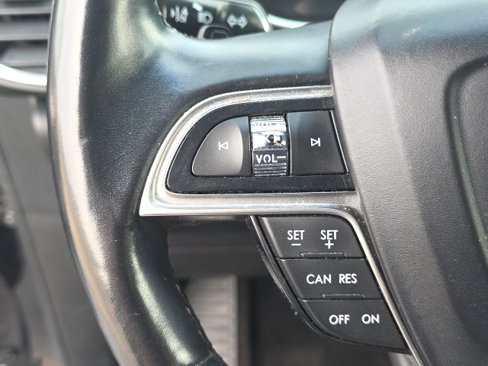 Used 2020 Lincoln Nautilus Reserve image 17