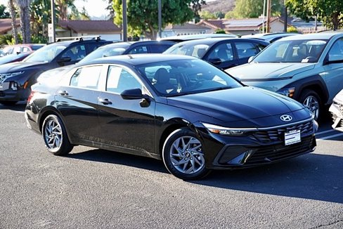 Certified 2024 Hyundai Elantra SEL image 3