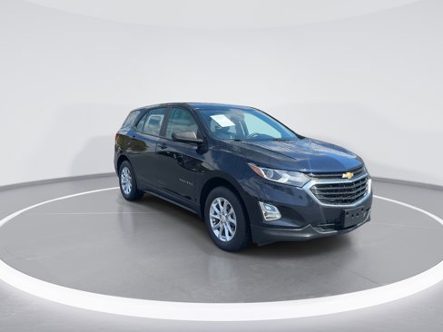 Used 2021 Chevrolet Equinox LS image 2