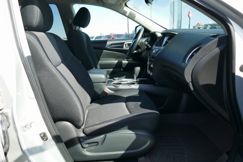Used 2019 Nissan Pathfinder SV image 14