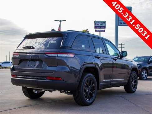 New 2025 Jeep Grand Cherokee Altitude image 10