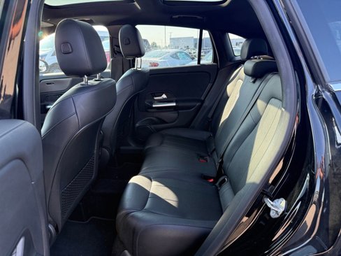 Used 2022 Mercedes-Benz GLA 250 4MATIC image 8