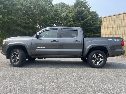 Used 2016 Toyota Tacoma SR image 2