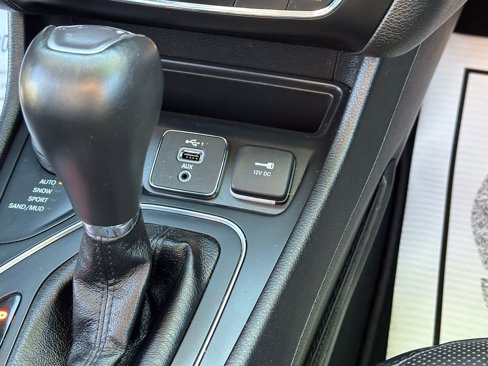 Used 2020 Jeep Cherokee Latitude Lux w/ Comfort/Convenience Group image 23