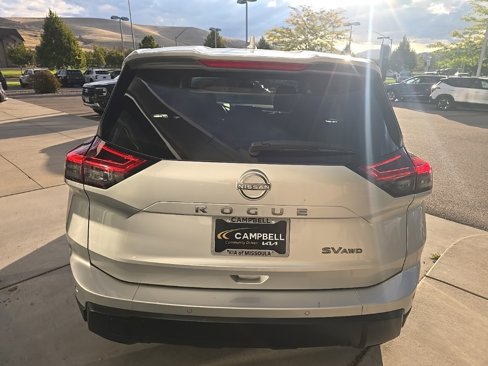 Used 2024 Nissan Rogue SV image 5