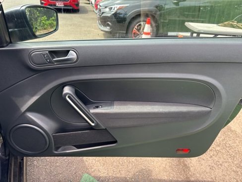 Used 2013 Volkswagen Beetle 2.5 image 26