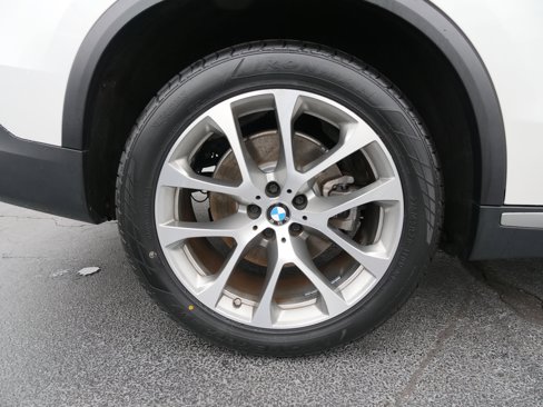 Used 2021 BMW X5 xDrive40i w/ Premium Package image 11