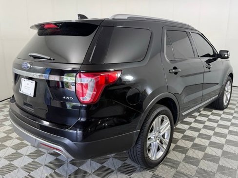 Used 2017 Ford Explorer XLT w/ Equipment Group 202A image 12