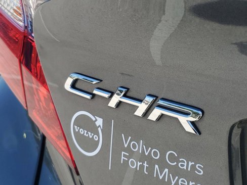 Used 2022 Toyota C-HR Limited image 10