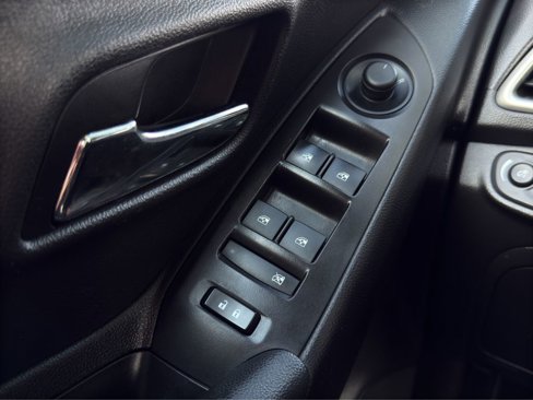 Used 2018 Chevrolet Trax LT w/ LT Convenience Package image 11