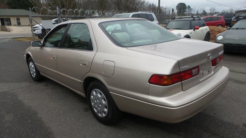 Used 1998 Toyota Camry LE image 1