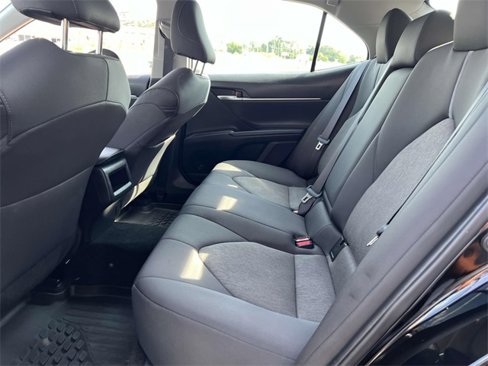 Used 2022 Toyota Camry LE image 10