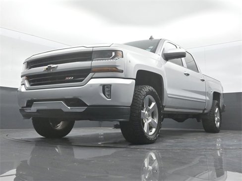 Used 2018 Chevrolet Silverado 1500 LT w/ Texas Edition image 19