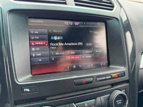 Used 2016 Ford Explorer XLT w/ Equipment Group 202A image 21