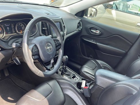 Used 2019 Jeep Cherokee Latitude Plus image 9