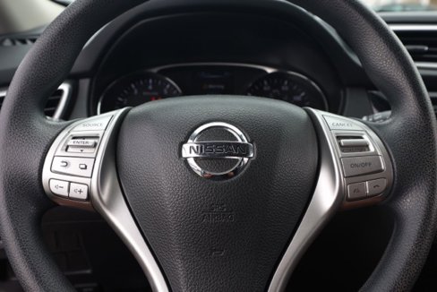 Used 2015 Nissan Rogue SV w/ SV Moonroof Package image 25