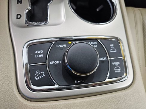 Used 2011 Jeep Grand Cherokee Overland image 16