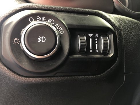 Used 2018 Jeep Wrangler Sport image 25