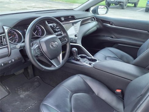 Used 2020 Toyota Camry XLE image 12