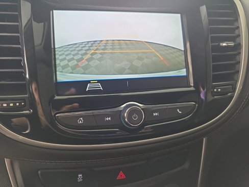 Used 2019 Chevrolet Trax LT w/ LT Convenience Package image 18