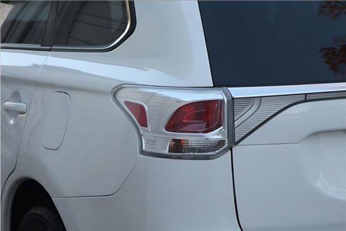 Used 2014 Mitsubishi Outlander SE image 10
