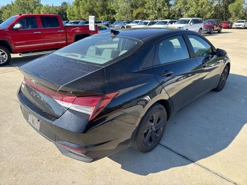Used 2023 Hyundai Elantra SEL image 5