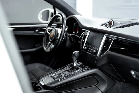 Used 2017 Porsche Macan image 27