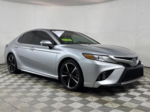 Used 2018 Toyota Camry XSE image 1