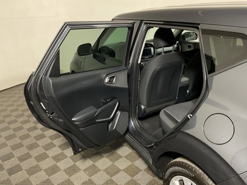 Used 2023 Kia Soul LX image 29