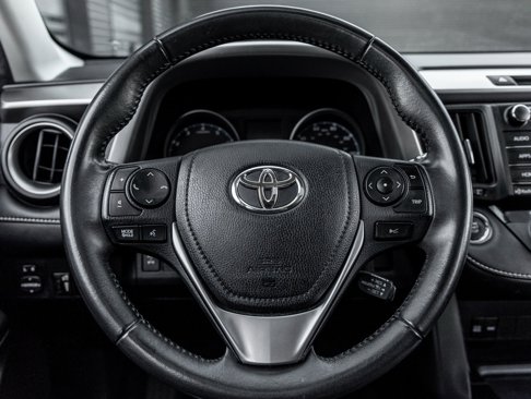 Used 2018 Toyota RAV4 XLE image 23