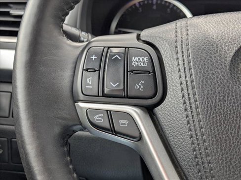 Used 2015 Toyota Highlander Limited image 9