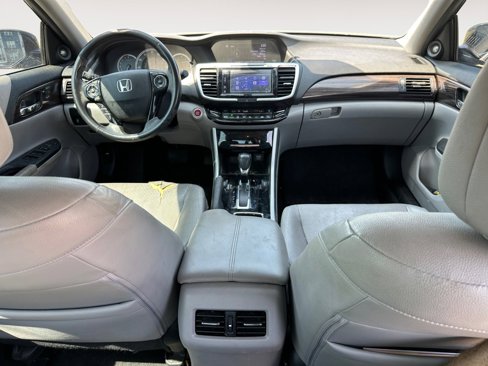 Used 2017 Honda Accord EX-L image 10