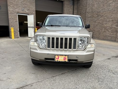 Used 2011 Jeep Liberty Sport image 9