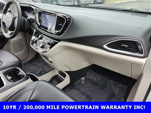 Used 2023 Chrysler Pacifica Touring-L image 12