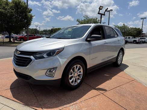 Used 2021 Chevrolet Equinox LS w/ LS Convenience Package image 3