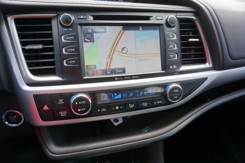 Used 2017 Toyota Highlander FWD V6 image 4