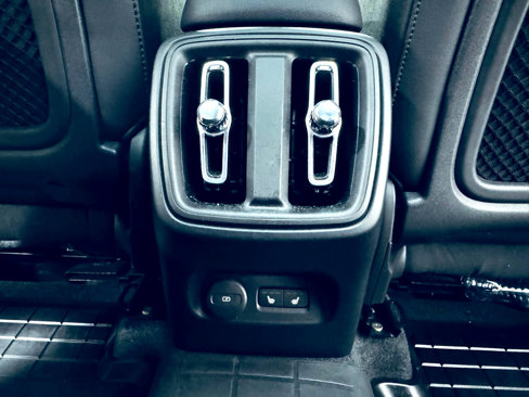 Used 2022 Volvo XC40 T5 R-Design w/ Advanced Package image 37