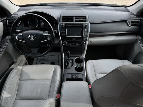 Used 2016 Toyota Camry XLE image 8