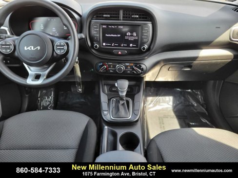 Used 2023 Kia Soul LX w/ LX Technology Package image 14