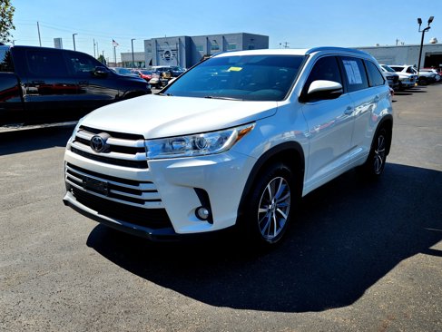 Used 2017 Toyota Highlander AWD V6 image 3