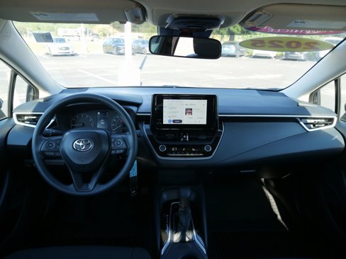 Used 2025 Toyota Corolla LE image 16