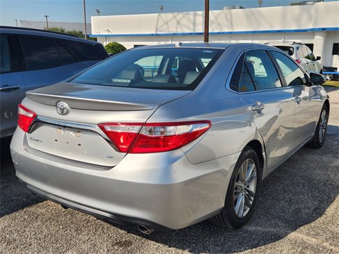 Used 2015 Toyota Camry SE image 5