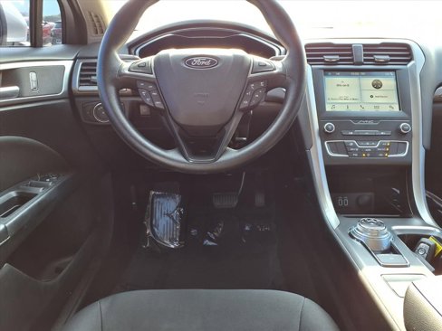 Used 2019 Ford Fusion SE image 3