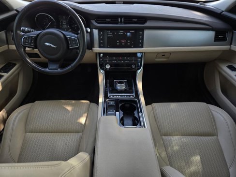 Used 2016 Jaguar XF Prestige image 16