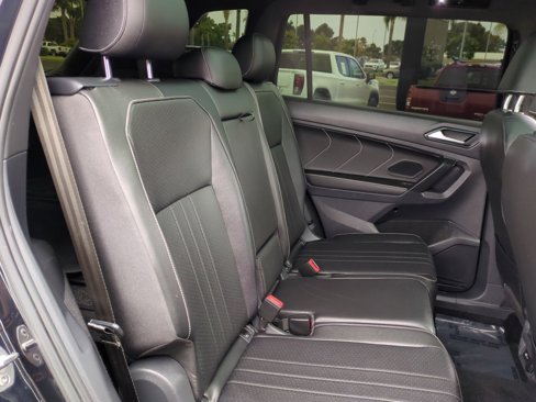 Used 2023 Volkswagen Tiguan SE R-Line image 34