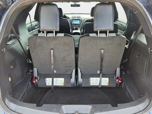 Used 2017 Ford Explorer XLT w/ Equipment Group 202A image 6
